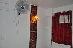 ห้องทวิน | ตู้นิรภัยในห้องพัก, โต๊ะทำง  าน, ห้องเก็บเสียง, Wi-Fi ฟรี