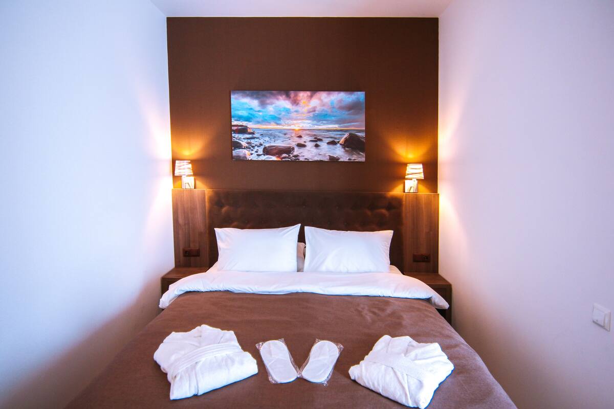 Executive Suite | Minibar, in-room safe, desk, soundproofing