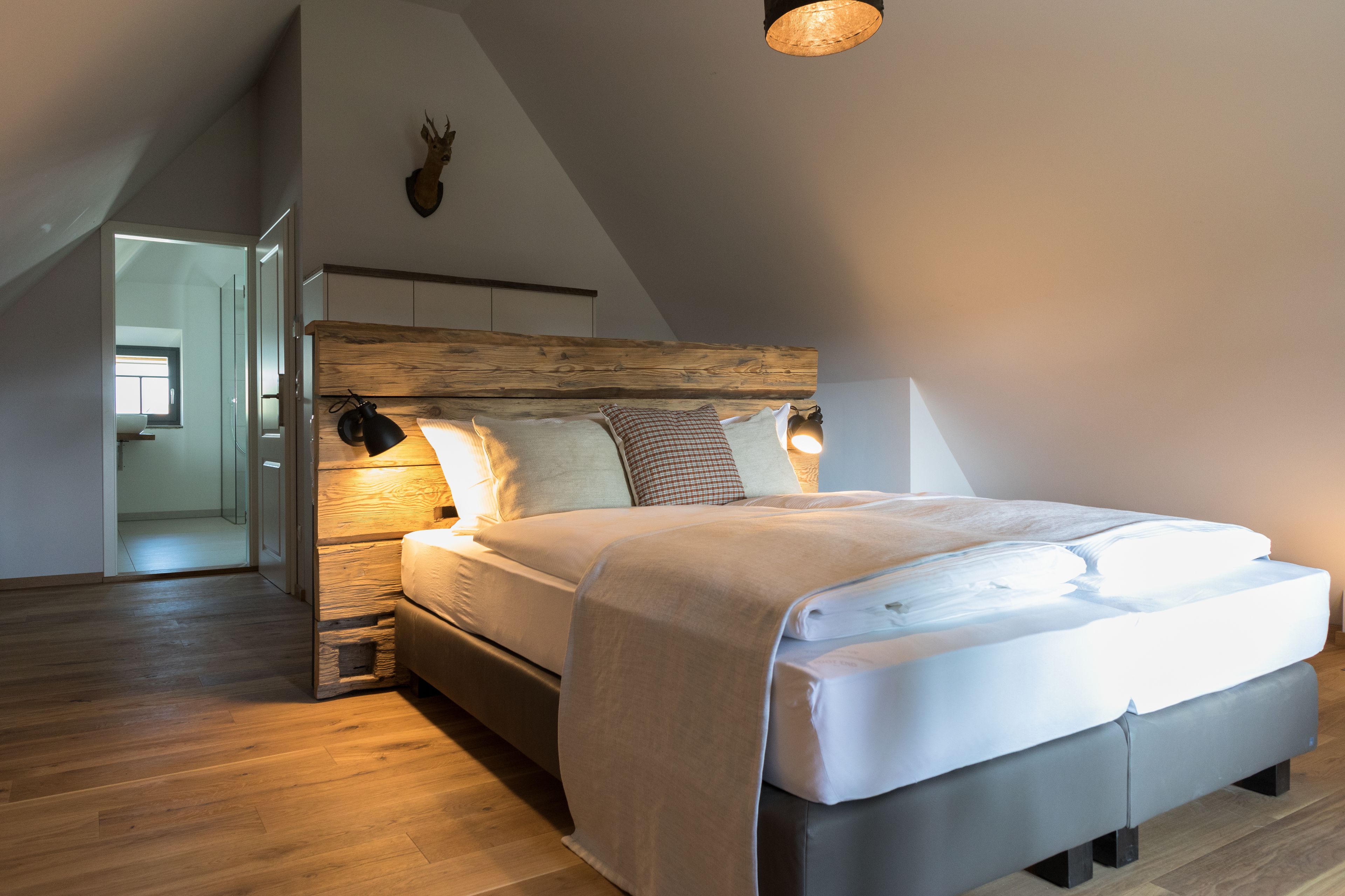 in-room safe, soundproofing, free wifi, bed sheets