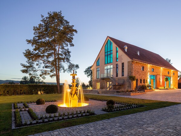 Fountain - Hotel Dorfmühle (Lehrberg)