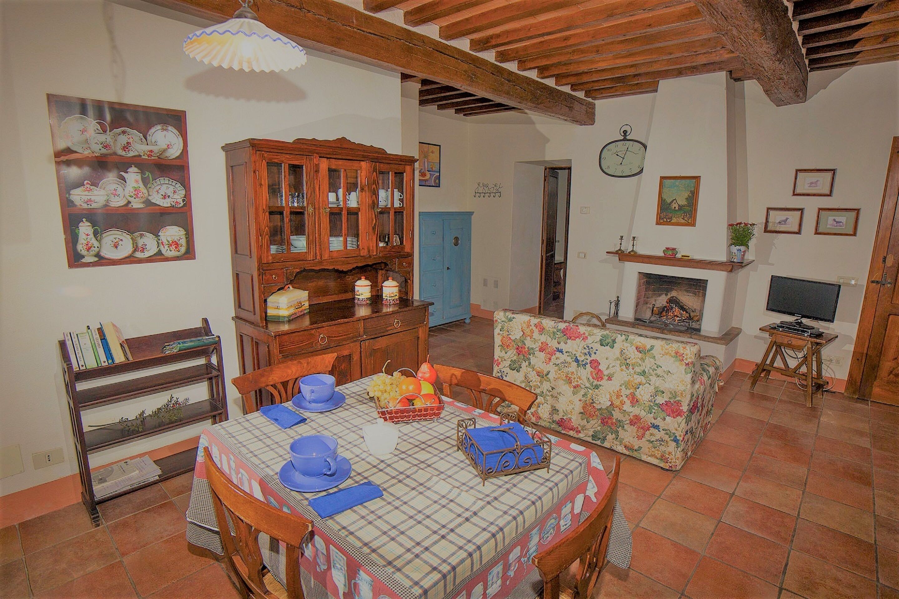 Pietreta. Apartment, 2 Bedrooms, 2 Bathrooms, Mountain View (Pozzo) | Soggiorno | TV LCD 18 pollici con canali digitali, TV
