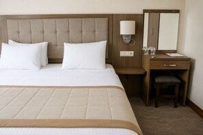 Phòng đôi hoặc 2 giường đơn Tiêu chuẩn | 1 phòng ngủ, bộ đồ giường cao cấp, minibar, két bảo mật tại phòng