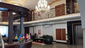 Lobby sitting area - Hotel Sputnik Batumi (Batumi)