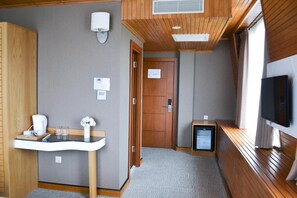 Deluxe Double Room, Spa Bath | 1 bedroom, premium bedding, minibar, in-room safe - Hotel Sputnik Batumi (Batumi)