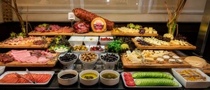 Bao gồm bữa sáng buffet hàng ngày