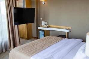 Deluxe Double Room, Spa Bath | 1 bedroom, premium bedding, minibar, in-room safe - Hotel Sputnik Batumi (Batumi)