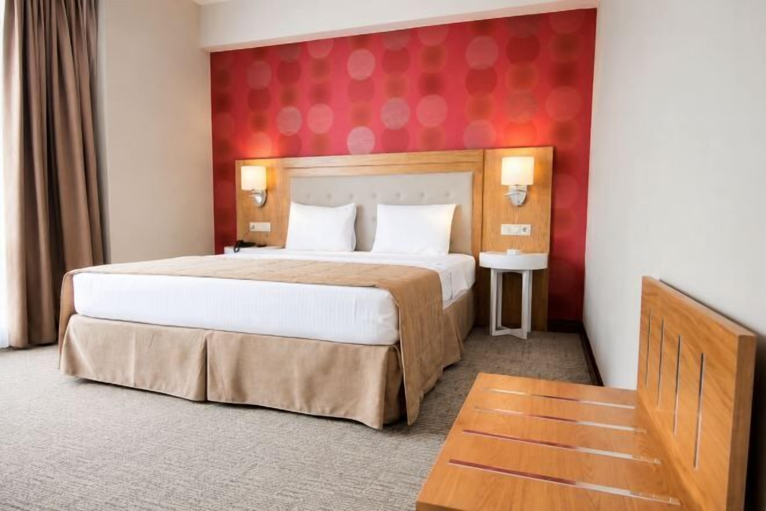 1 bedroom, premium bedding, minibar, in-room safe