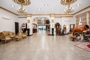 Lobby - Hotel Sputnik Batumi (Batumi)