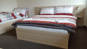 Select Comfort beds, blackout drapes, free cribs/infant beds, free WiFi - Penzion Pepovka (Bela pod Pradedem)