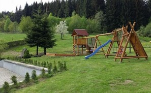 Children’s play area – outdoor