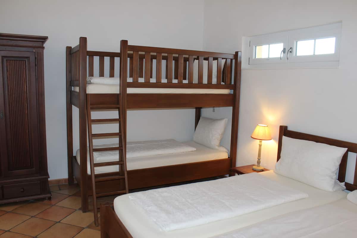 deluxe apartment, 1 bedroom, balcony, park view | 1 bedroom, desk, bed sheets, wheelchair access