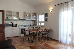  华丽公寓, 1 间卧室, 阳台, 公园景观 | 私人厨房 | 大冰箱、茶具/咖啡用具、电热水壶