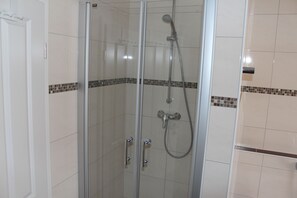 Bathroom shower - Appartement Vanii (Rust)