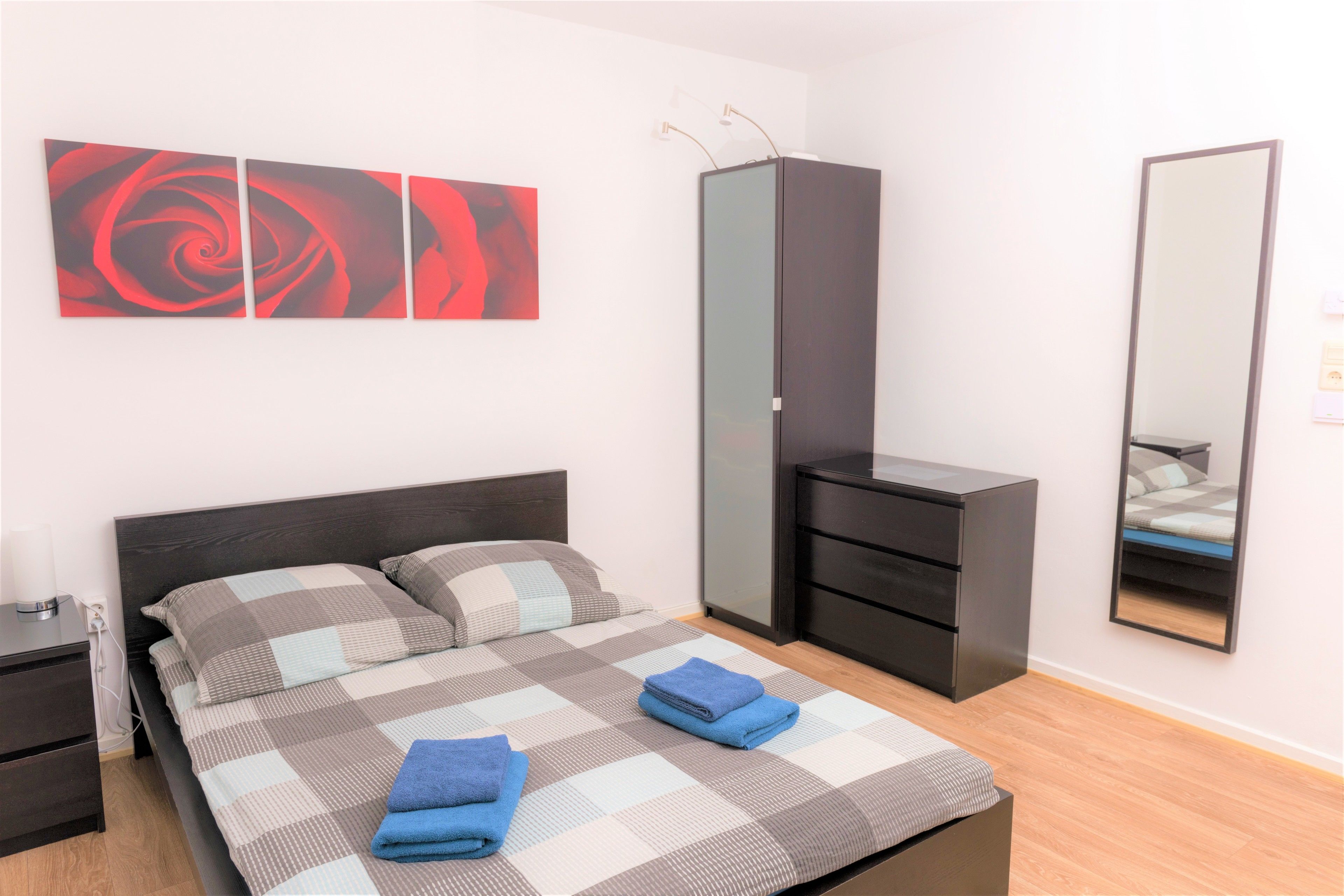 Căn hộ trung tâm thành phố, 2 phòng ngủ, không hút thuốc | 2 phòng ngủ, bàn, khu vực làm việc phù hợp cho laptop 