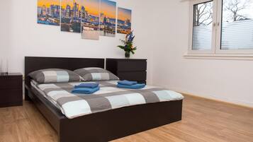 City-Apartment, 2 Schlafzimmer, Nichtraucher | 2 Schlafzimmer, Schreibtisch, laptopgeeigneter Arbeitsplatz