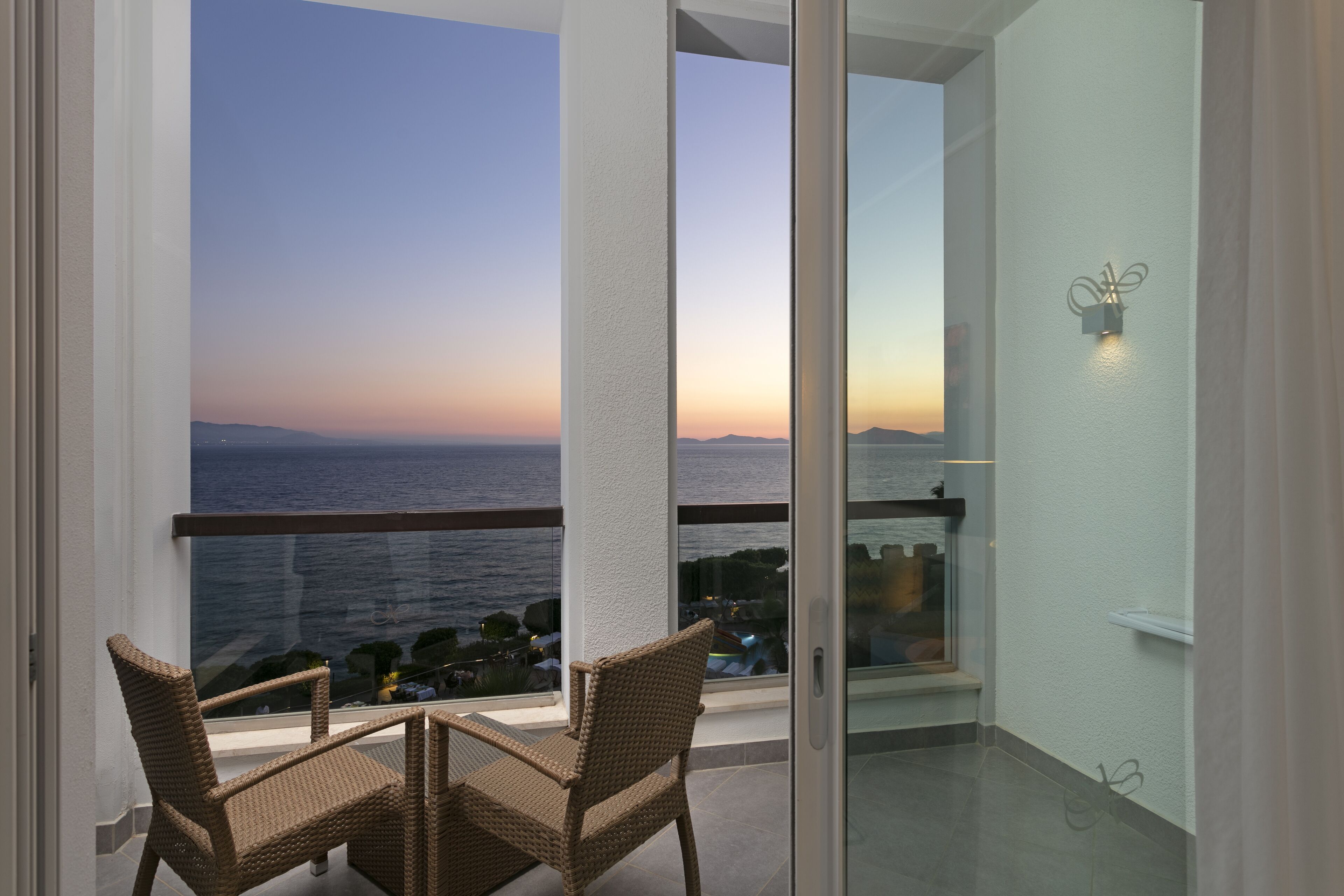 Suite (Sunset) | Beach/ocean view