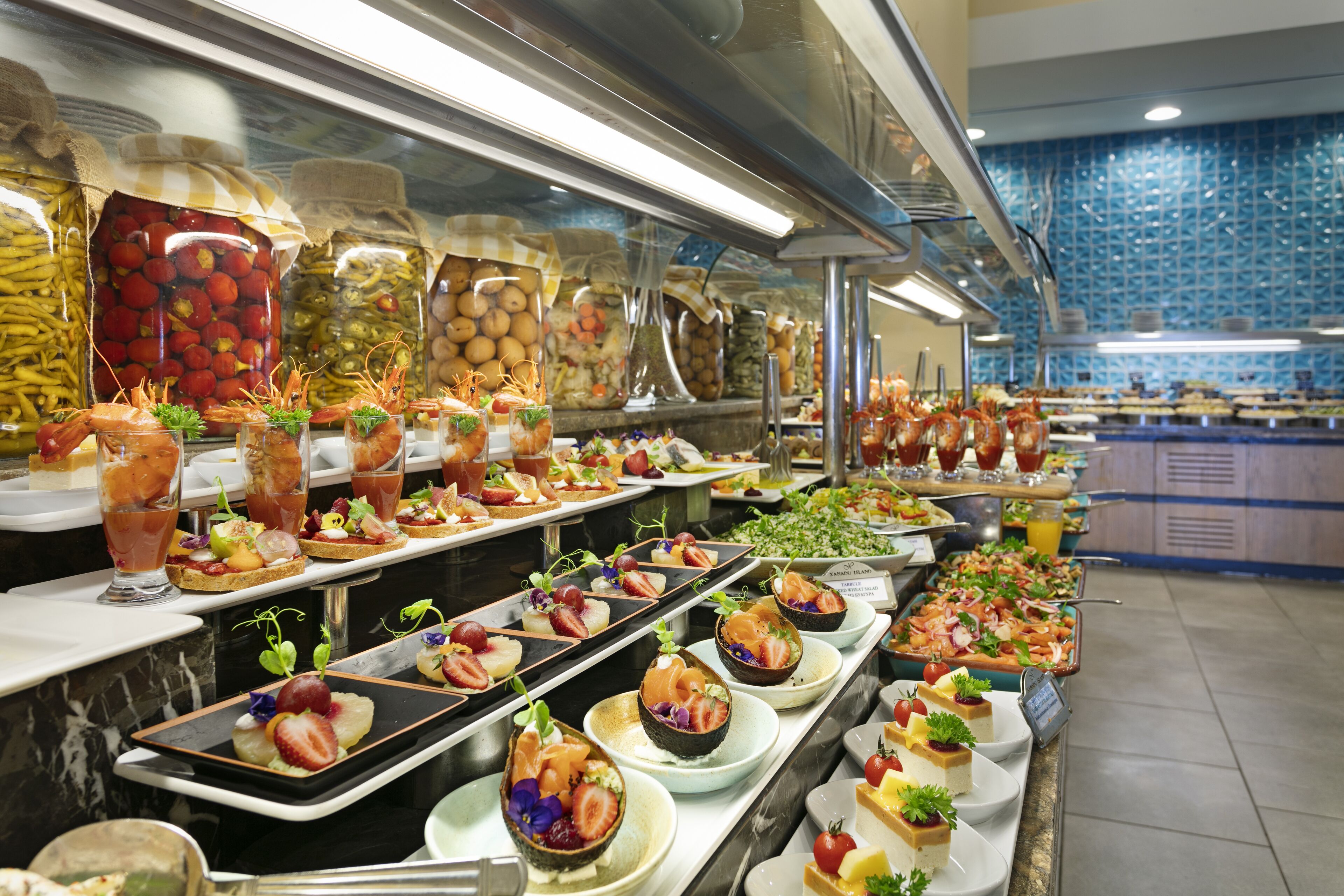 3 restaurants, breakfast, lunch, dinner served; international cuisine 