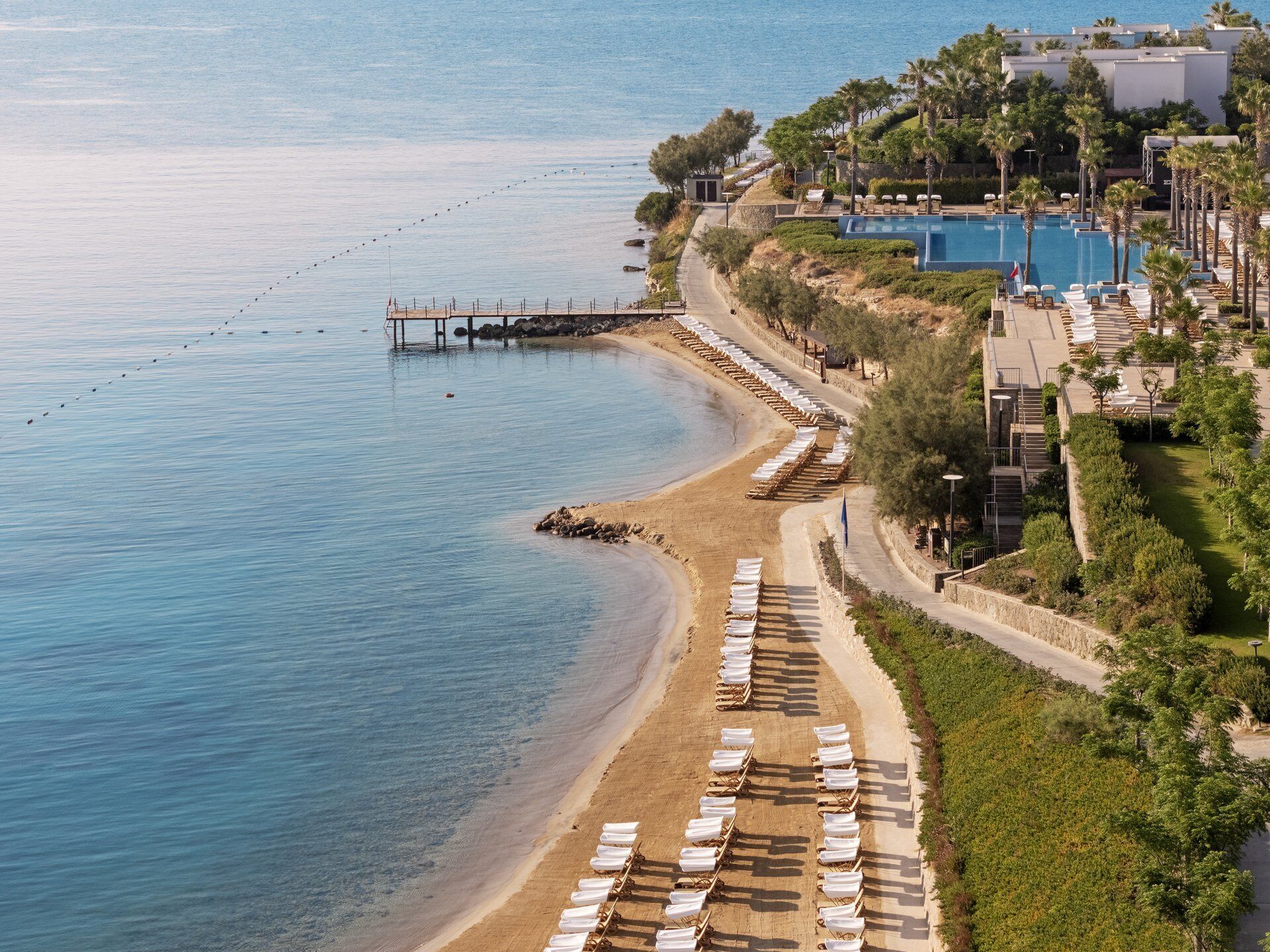 Private beach, free beach shuttle, sun loungers, beach towels