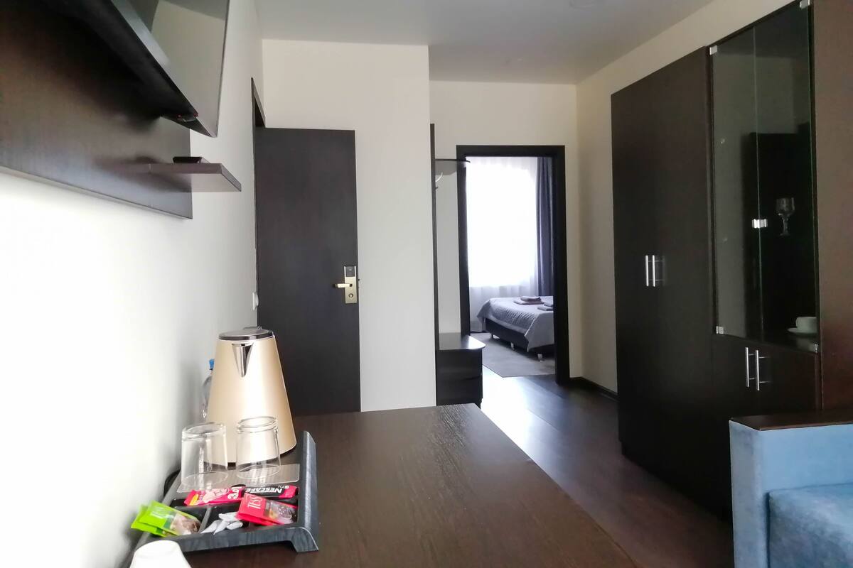 Executive Suite, 2 Bedrooms, Refrigerator | Ruang tamu | Meja ping pong