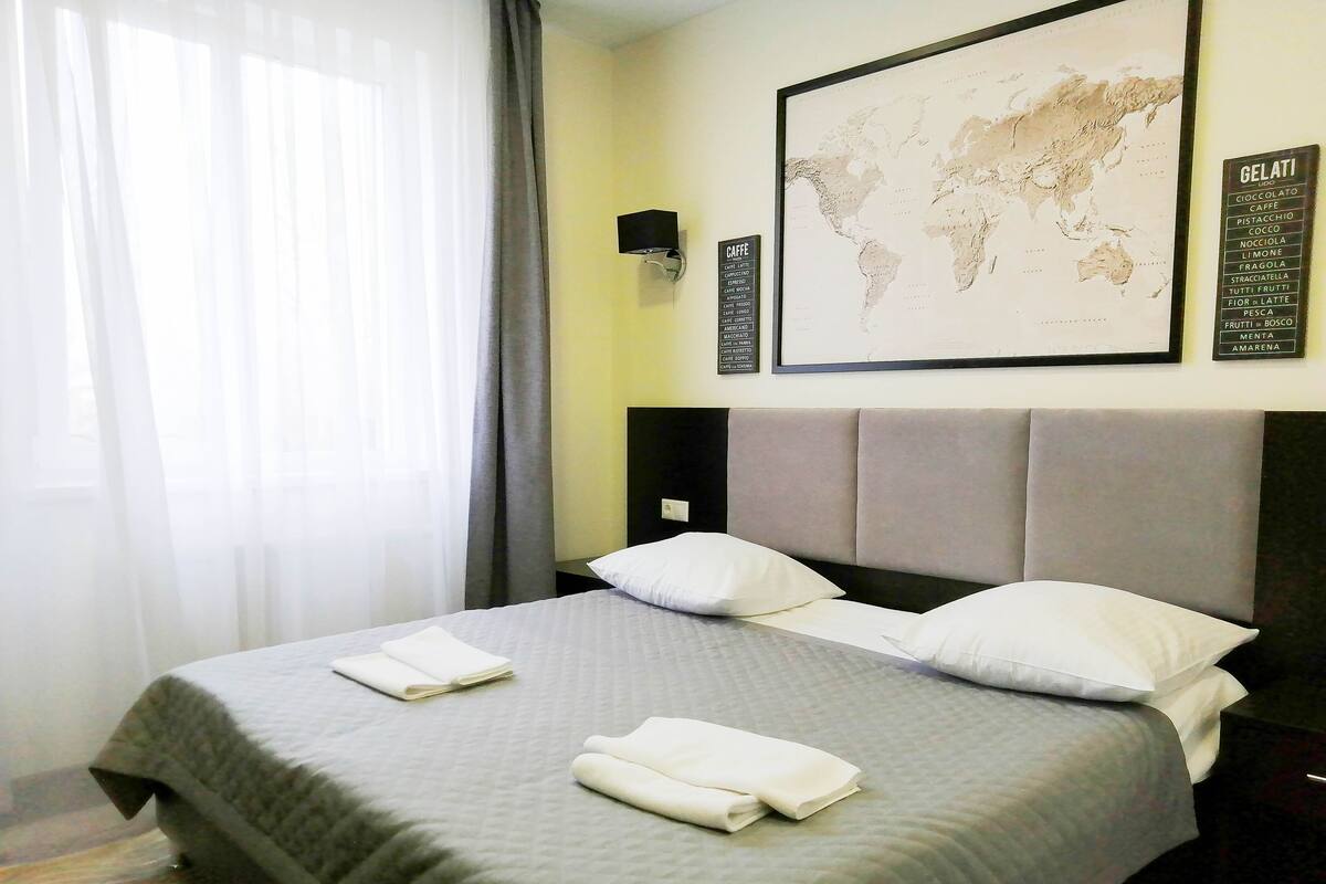 Deluxe Double Room, 1 Bedroom, Refrigerator | 1 bilik tidur, langsir/tirai gelap terus, kalis bunyi