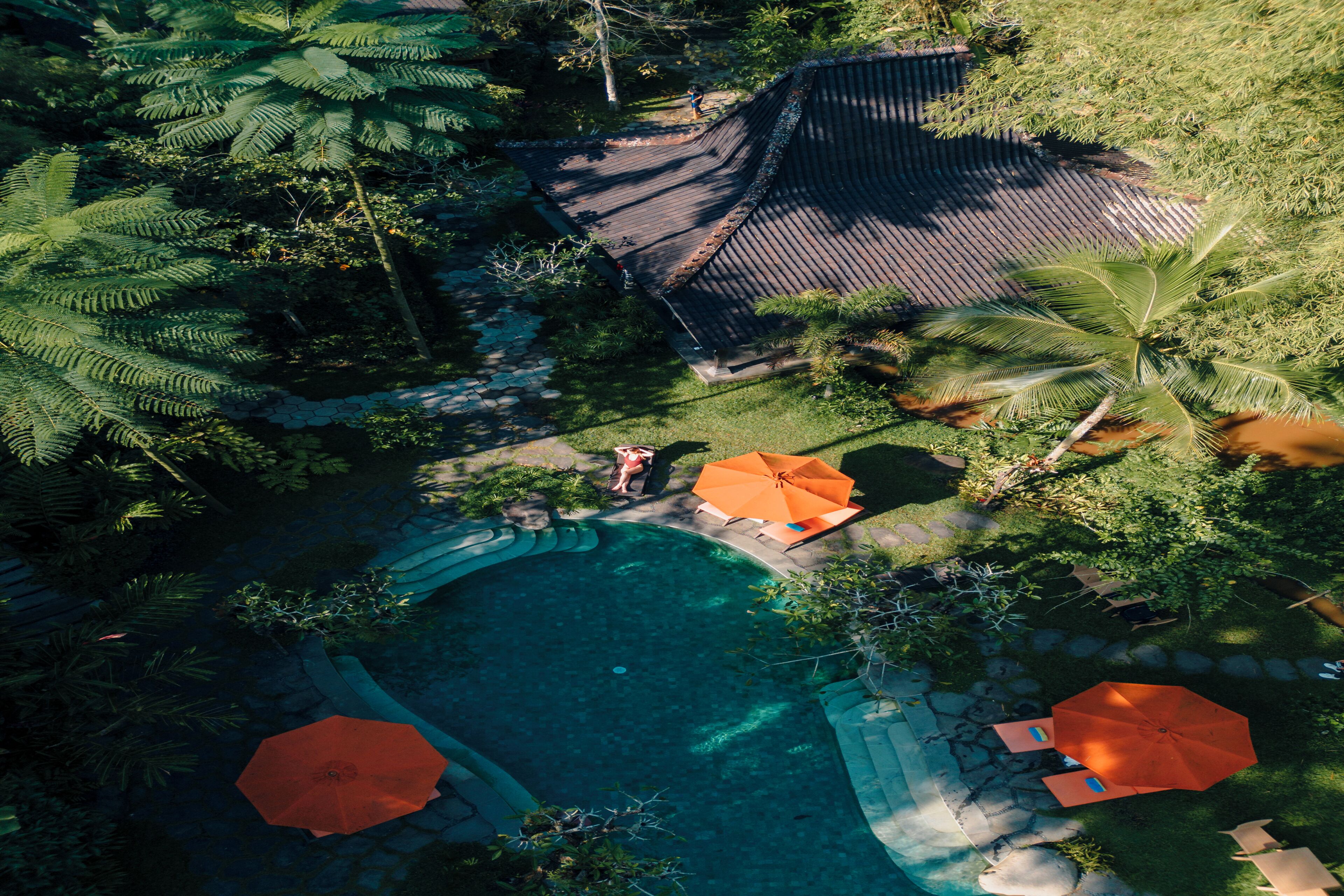 2 outdoor pools, an infinity pool, pool umbrellas, pool loungers