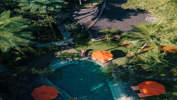 2 outdoor pools, an infinity pool, pool umbrellas, pool loungers