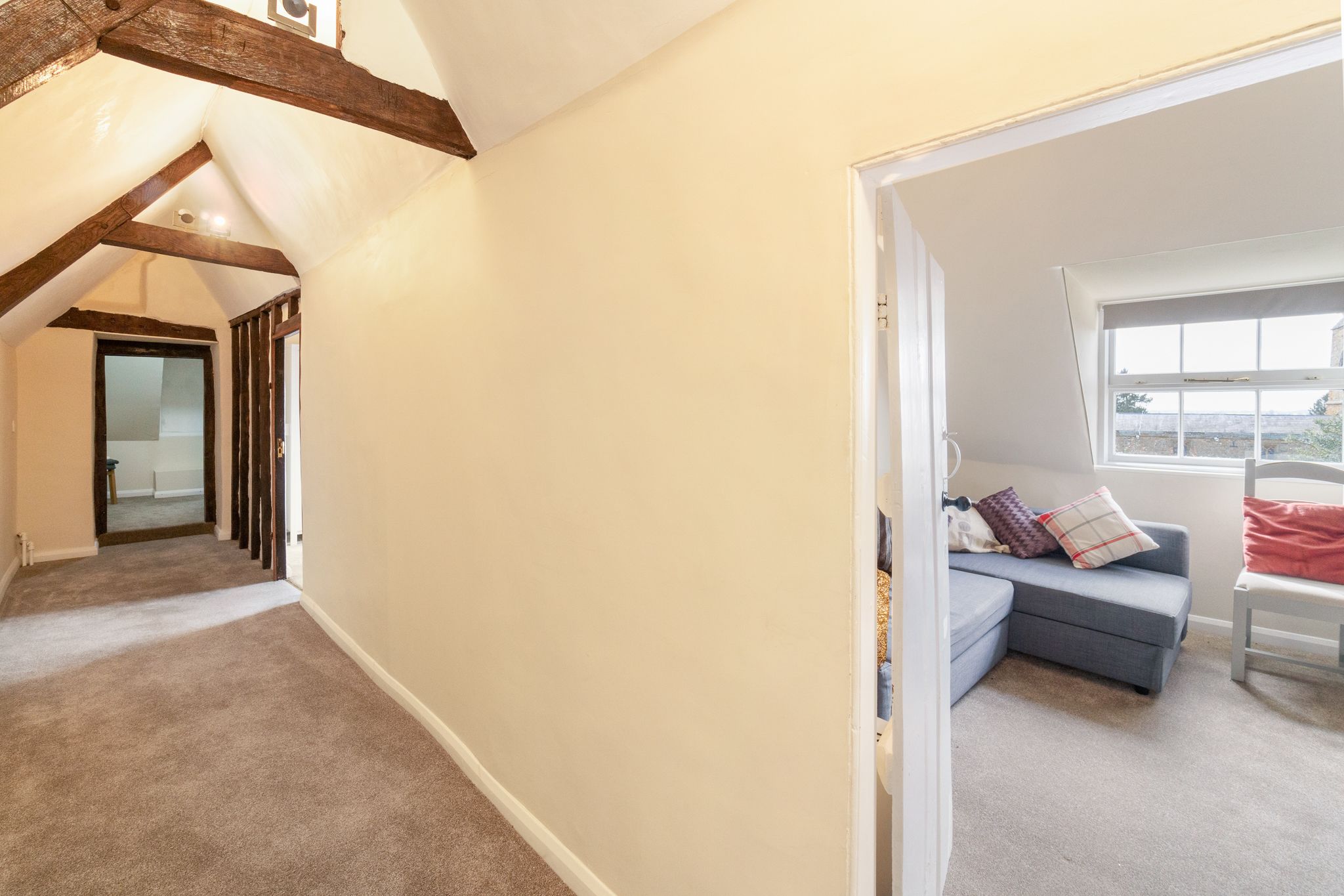 superior suite, private bathroom, courtyard view (attic family room)