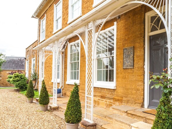 Exterior - Ecton House (Northampton)