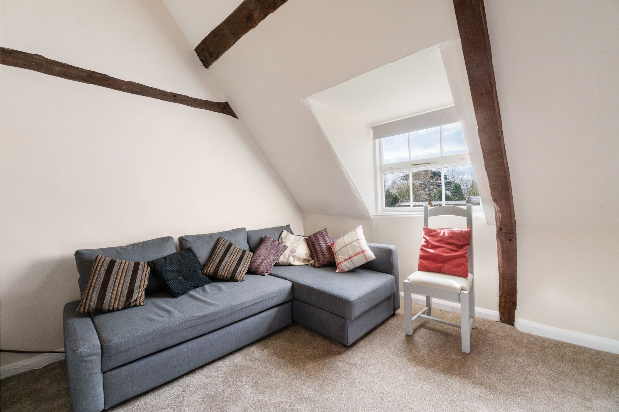 superior suite, private bathroom, courtyard view (attic family room)