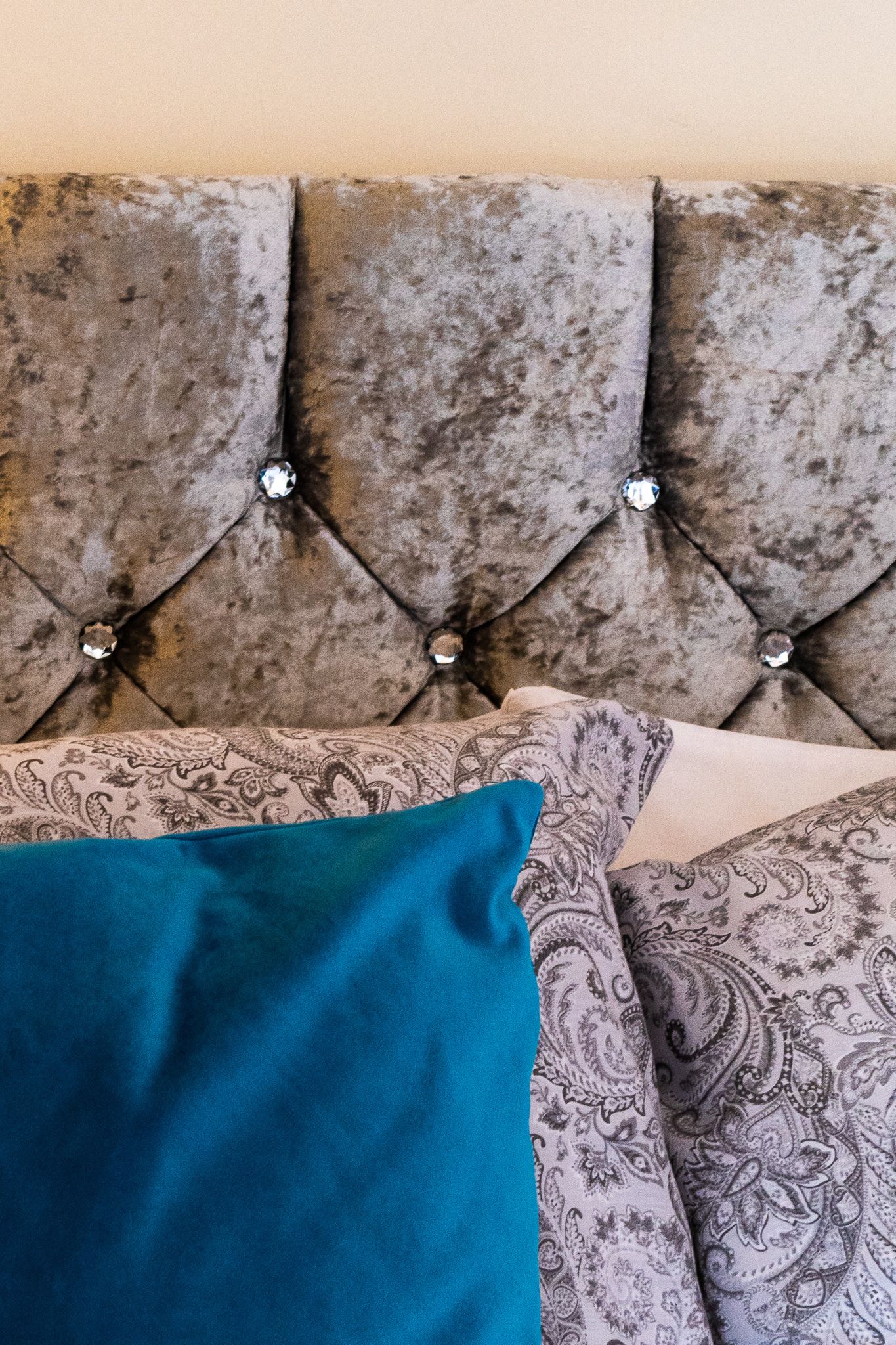 superior suite, private bathroom, courtyard view (attic family room)