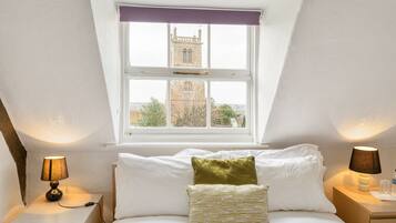 Doppelzimmer, eigenes Bad, Blick auf den Innenhof (Attic Double Room)