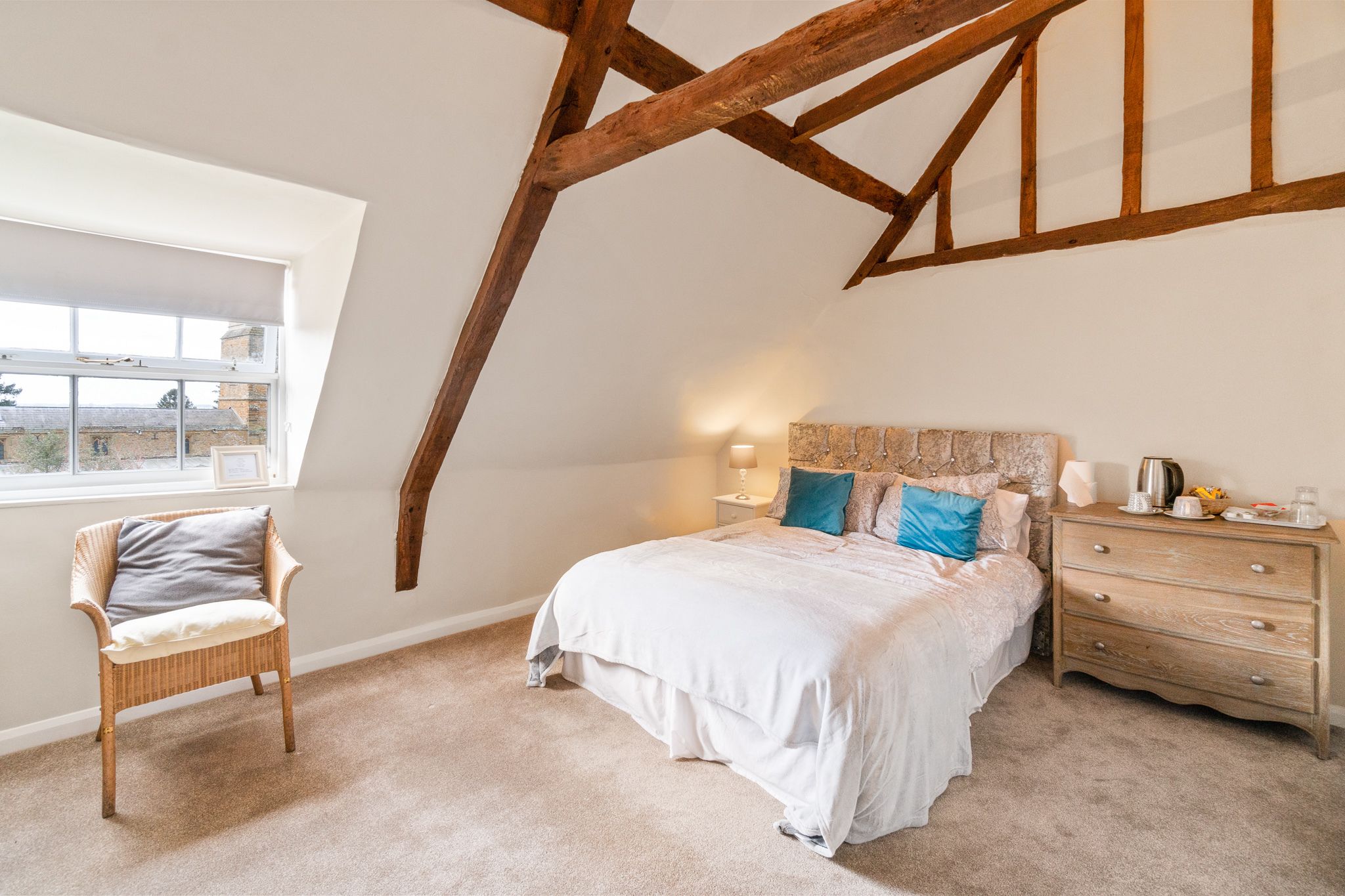 superior suite, private bathroom, courtyard view (attic family room)