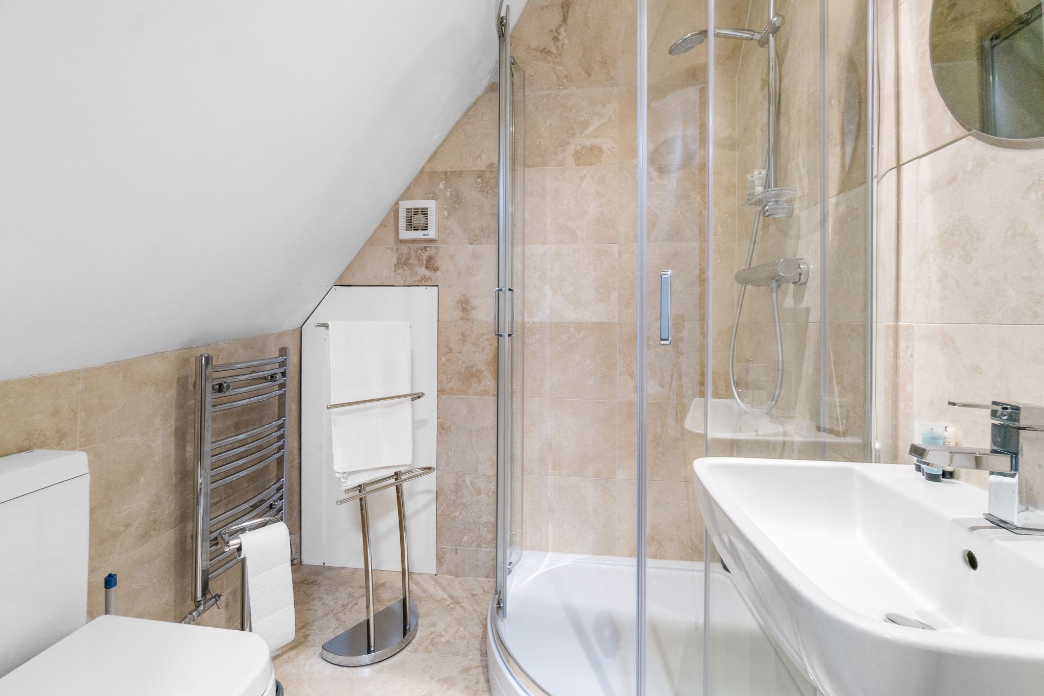 superior suite, private bathroom, courtyard view (attic family room)