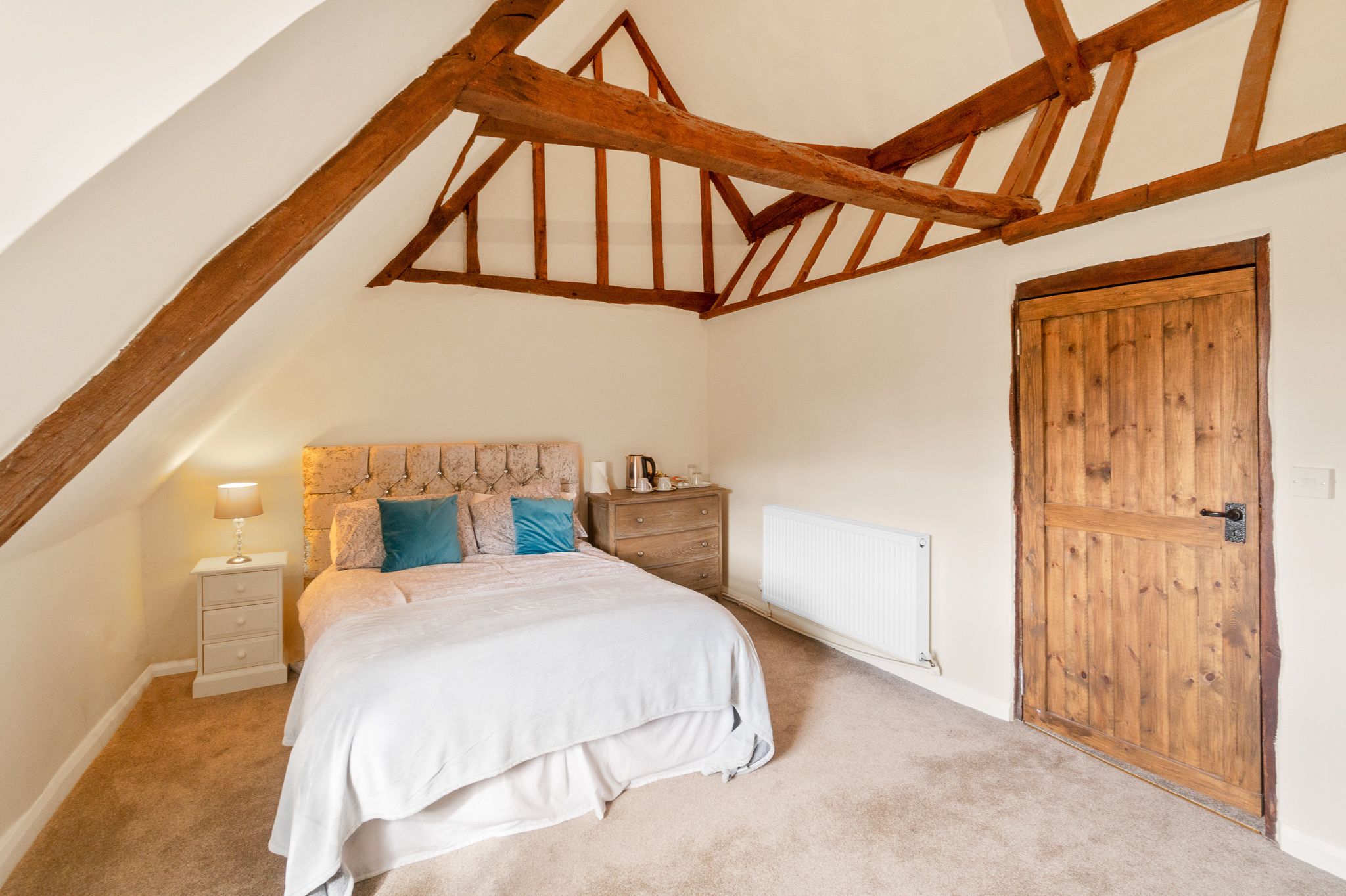 superior suite, private bathroom, courtyard view (attic family room)