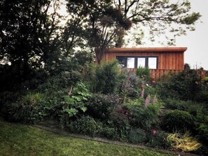 Cabaña, 1 habitación | Ropa de cama de alta calidad y decoración personalizada 