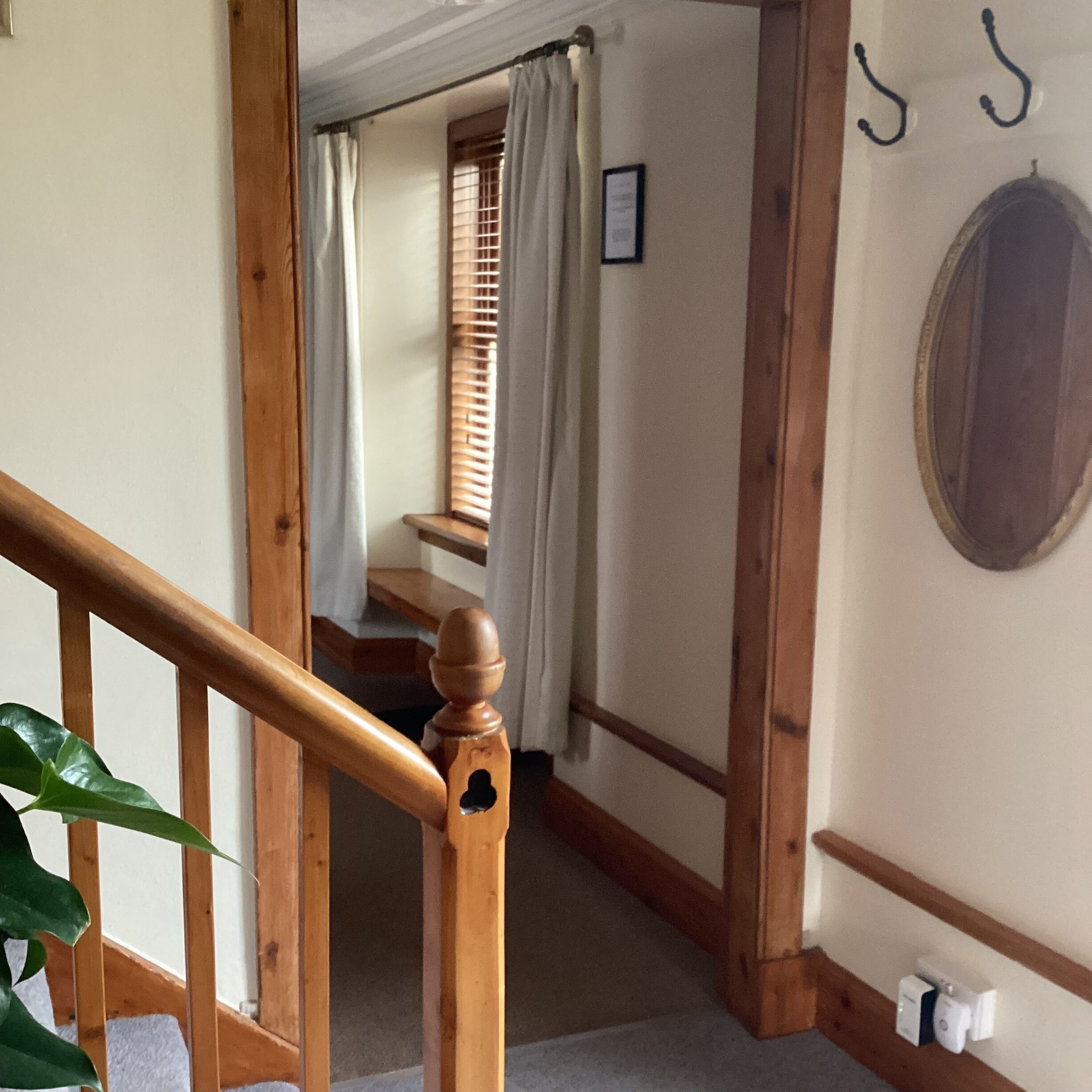 Chambre Double ou avec lits jumeaux, salle de bains privée | Bureau, Wi-Fi gratuit, draps fournis