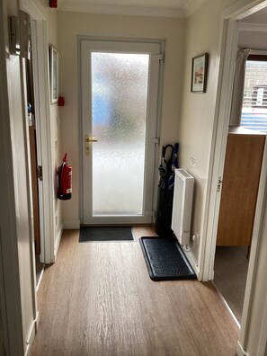 家庭套房, 3 间卧室, 公共浴室 | 办公桌、免费 WiFi、床单