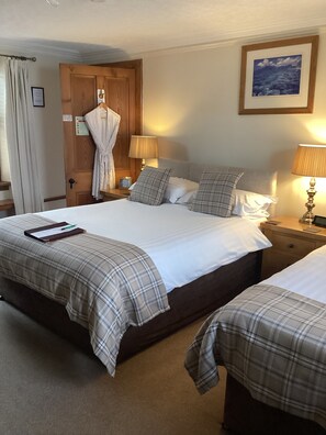 双人房或双床房, 私人浴室 | 办公桌、免费 WiFi、床单