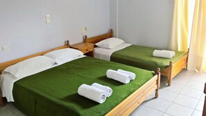Premium bedding, Select Comfort beds, minibar, in-room safe - Hotel Galaxias (Delphi)