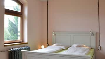 Apartment | 1 bedroom, in-room safe, desk, iron/ironing board