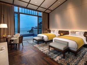 Premium bedding, down duvets, minibar, in-room safe - Angsana Zhuhai Phoenix Bay (Zhuhai)