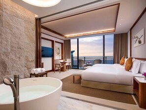 Sea View Room - King | Premium bedding, down duvets, minibar, in-room safe - Angsana Zhuhai Phoenix Bay (Zhuhai)