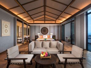 Concept Suite | Premium bedding, down comforters, minibar, in-room safe