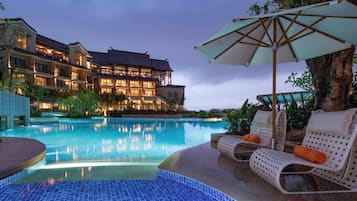 Hồ bơi ngoài trời, mở cửa từ 7:00 đến 22:00, dù/ô trên bãi biển/hồ bơi