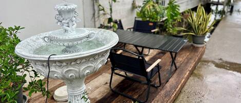 Standard Double Room | Área de estar | TV LCD