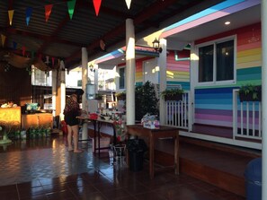 Desayuno buffet todos los días (con cargo)