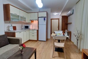 Deluxe Suite, 1 Bedroom | In-room dining - Upart Home (Mersin)