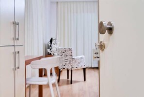 Deluxe Suite, 1 Bedroom | Egyptian cotton sheets, premium bedding, desk, soundproofing - Upart Home (Mersin)