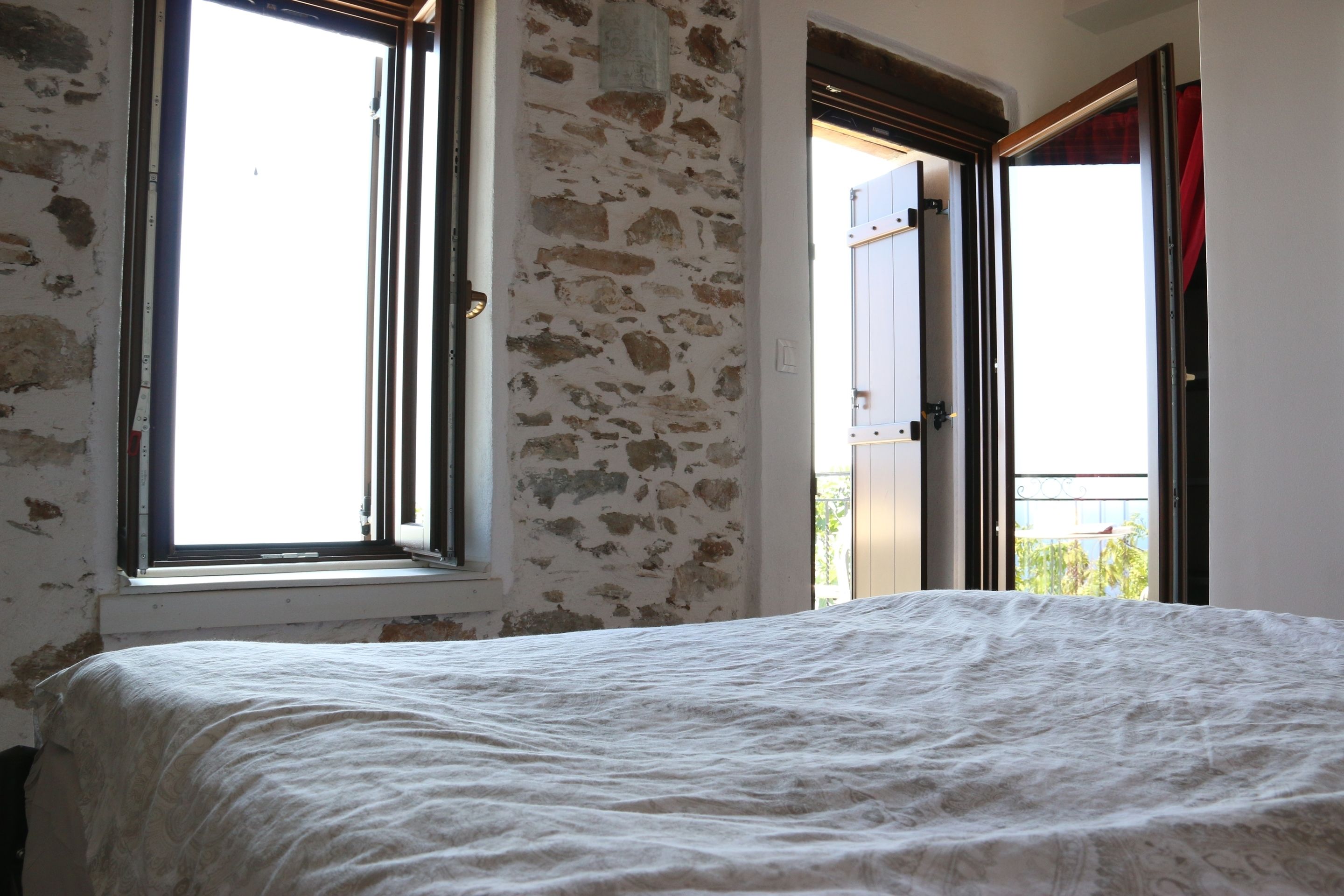 6 habitaciones, ropa de cama de alta calidad y escritorio 