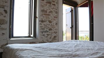 6 habitaciones, ropa de cama de alta calidad y escritorio